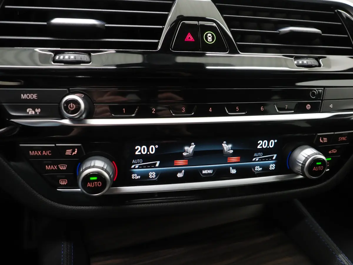 530e M Sport Shadow Line | LaserLED | Trekhaak | Harman/Kardon | 360 | HUD | Sfeerlicht | Keyless | Carplay