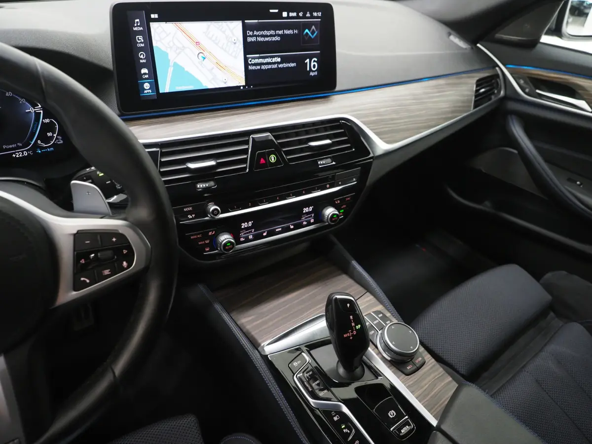 530e M Sport Shadow Line | LaserLED | Trekhaak | Harman/Kardon | 360 | HUD | Sfeerlicht | Keyless | Carplay