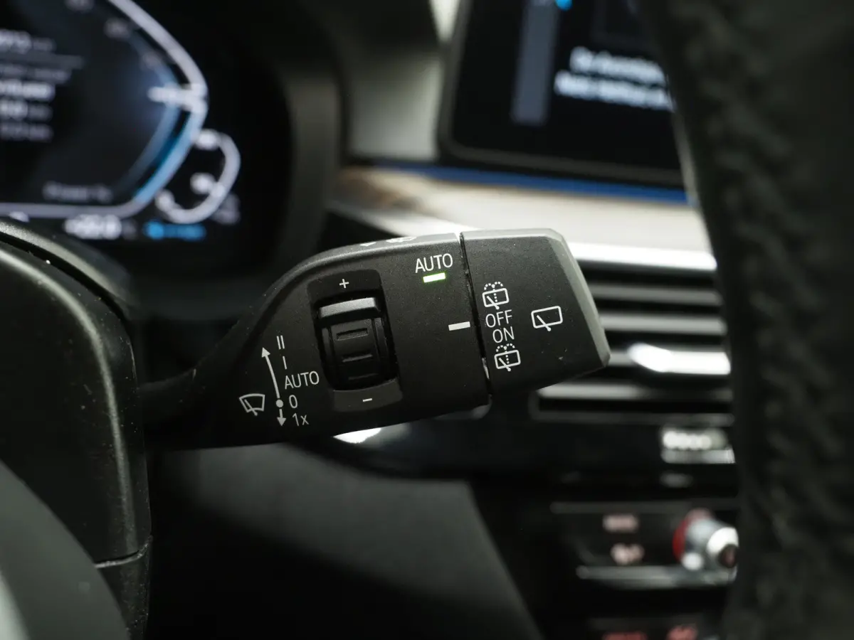 530e M Sport Shadow Line | LaserLED | Trekhaak | Harman/Kardon | 360 | HUD | Sfeerlicht | Keyless | Carplay