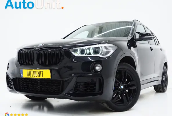 sDrive20i M Sport Full Black | HUD | Trekhaak | Sfeerlicht | Donkere Hemel | Stoelverwarming | Cruise | PDC | Carplay