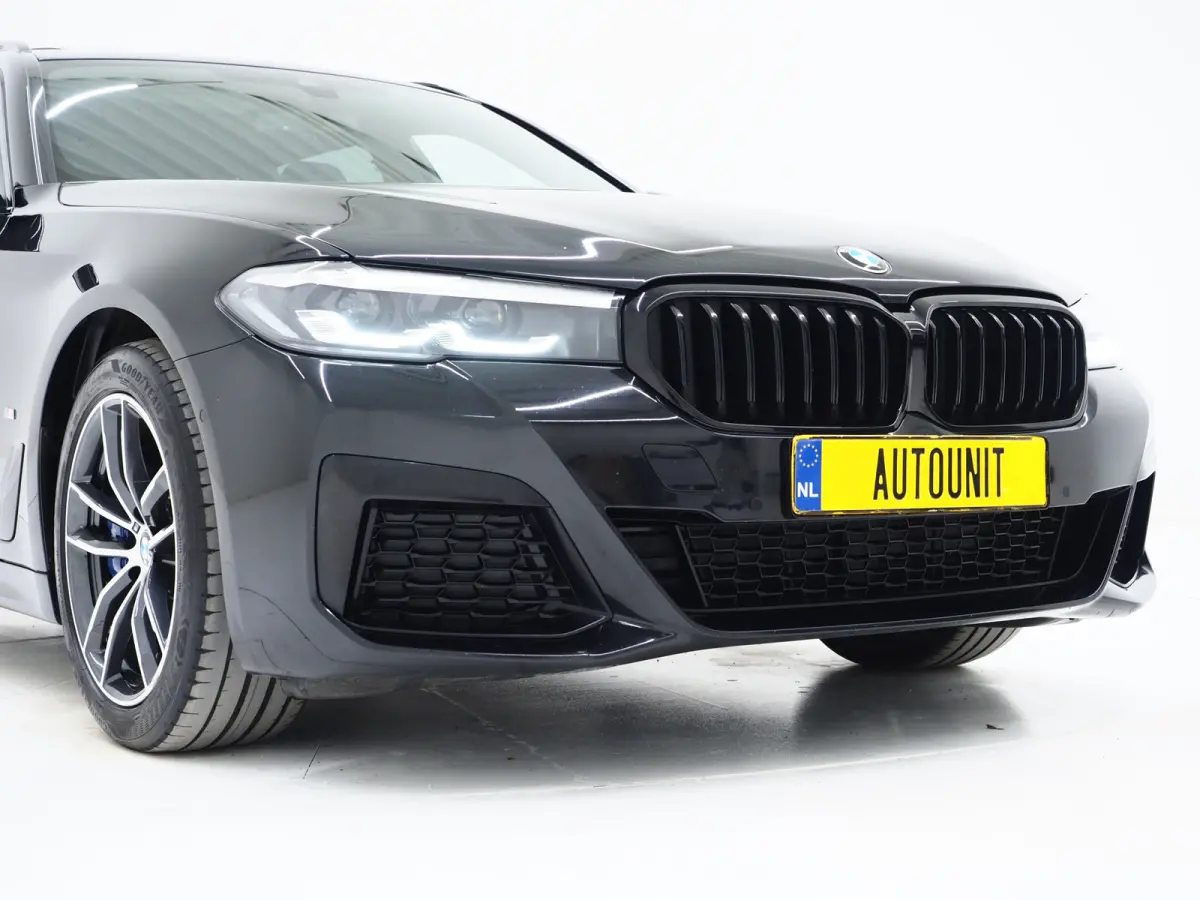 530e M Sport Shadow Line | Panoramadak | Trekhaak | Keyless | Sportstuur | Sfeerlicht | Camera | LED | Carplay