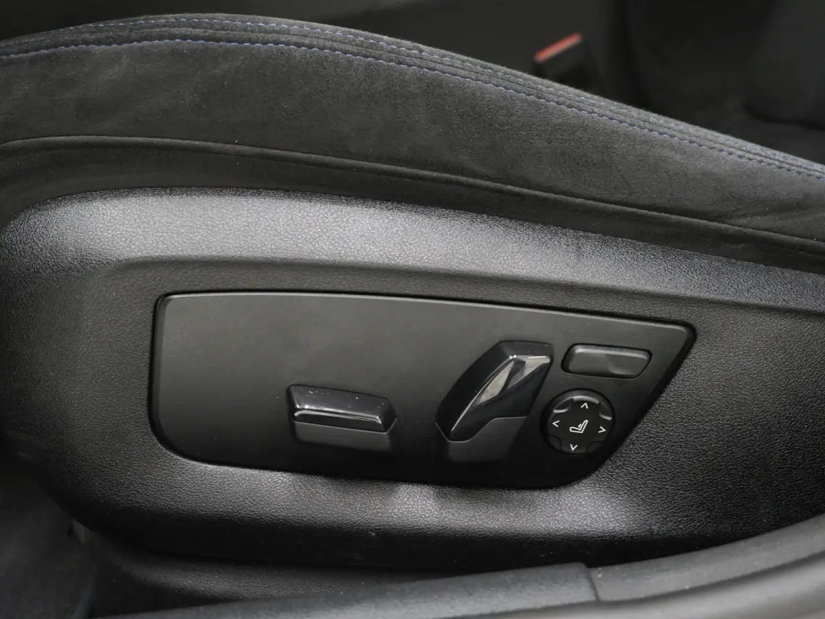 530e M Sport Shadow Line | Panoramadak | Trekhaak | Keyless | Sportstuur | Sfeerlicht | Camera | LED | Carplay