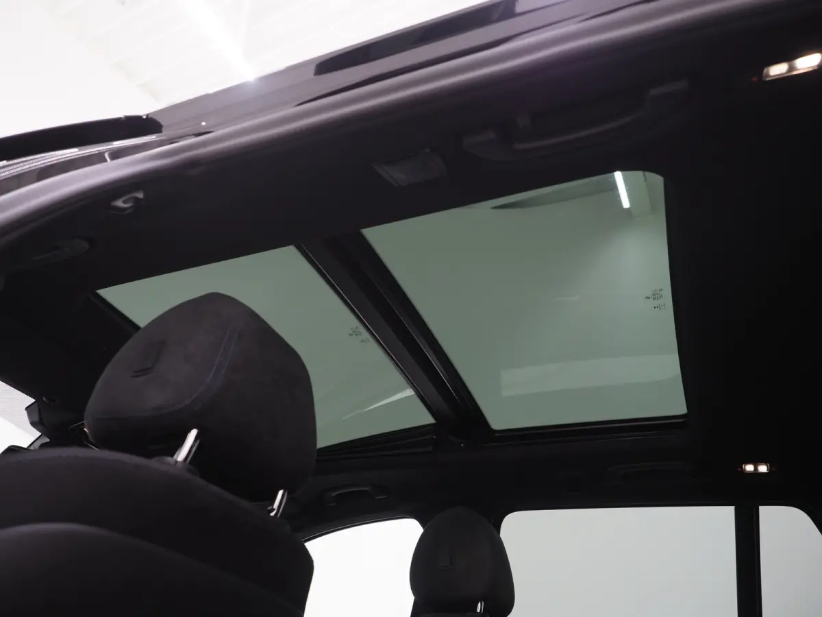 530e M Sport Shadow Line | Panoramadak | Trekhaak | Keyless | Sportstuur | Sfeerlicht | Camera | LED | Carplay