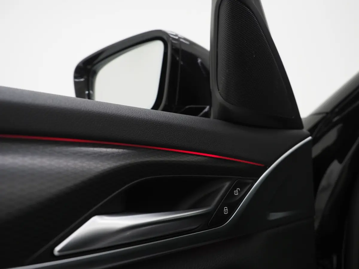 530e M Sport Shadow Line | Panoramadak | Trekhaak | Keyless | Sportstuur | Sfeerlicht | Camera | LED | Carplay
