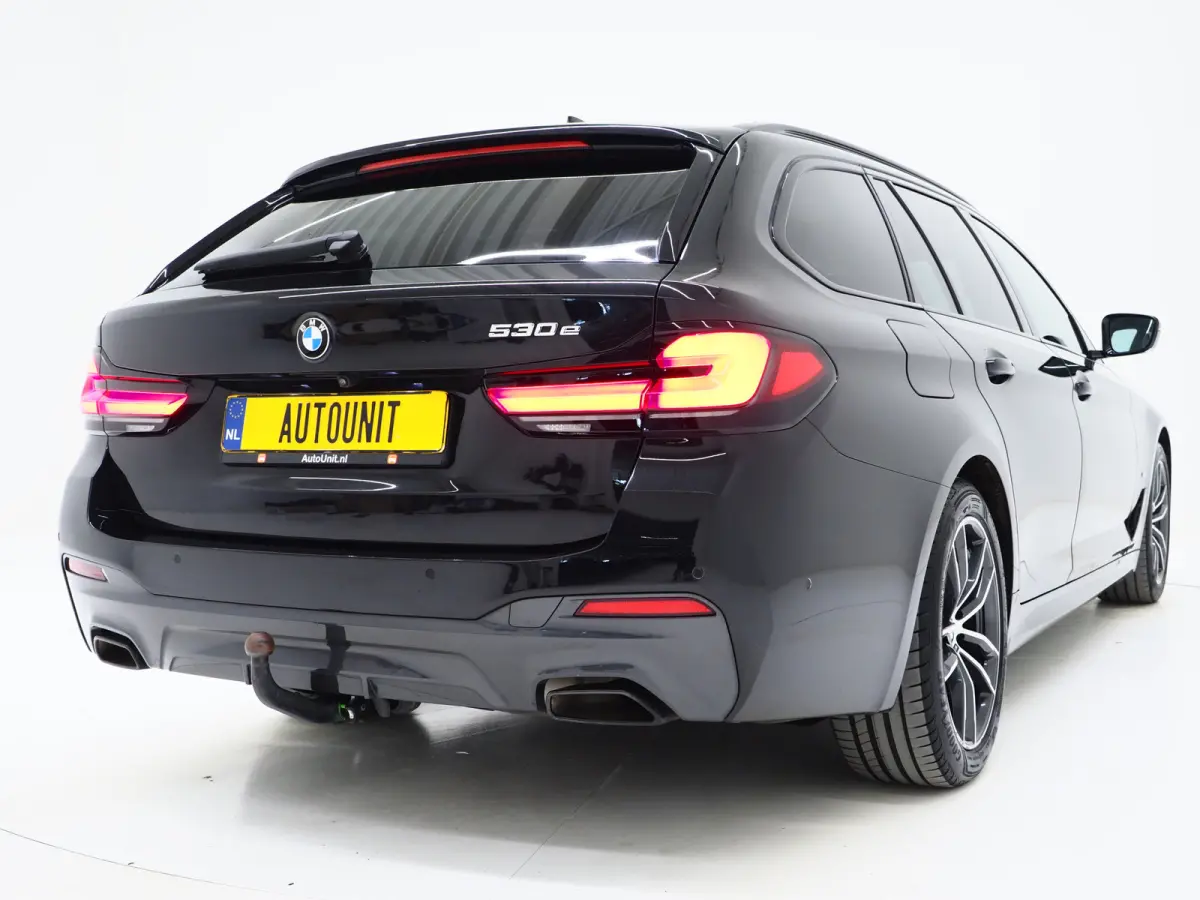 530e M Sport Shadow Line | Panoramadak | Trekhaak | Keyless | Sportstuur | Sfeerlicht | Camera | LED | Carplay