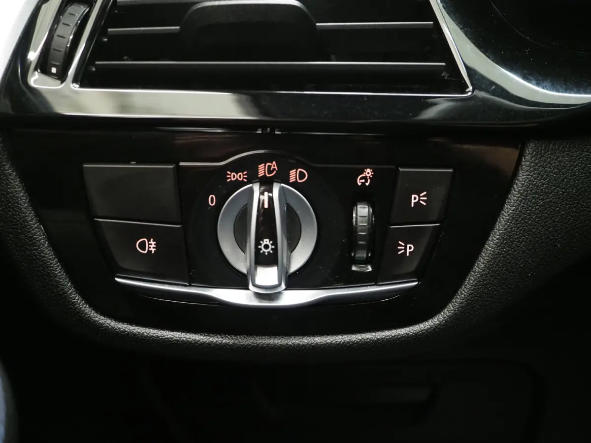 530e M Sport Shadow Line | Panoramadak | Trekhaak | Keyless | Sportstuur | Sfeerlicht | Camera | LED | Carplay