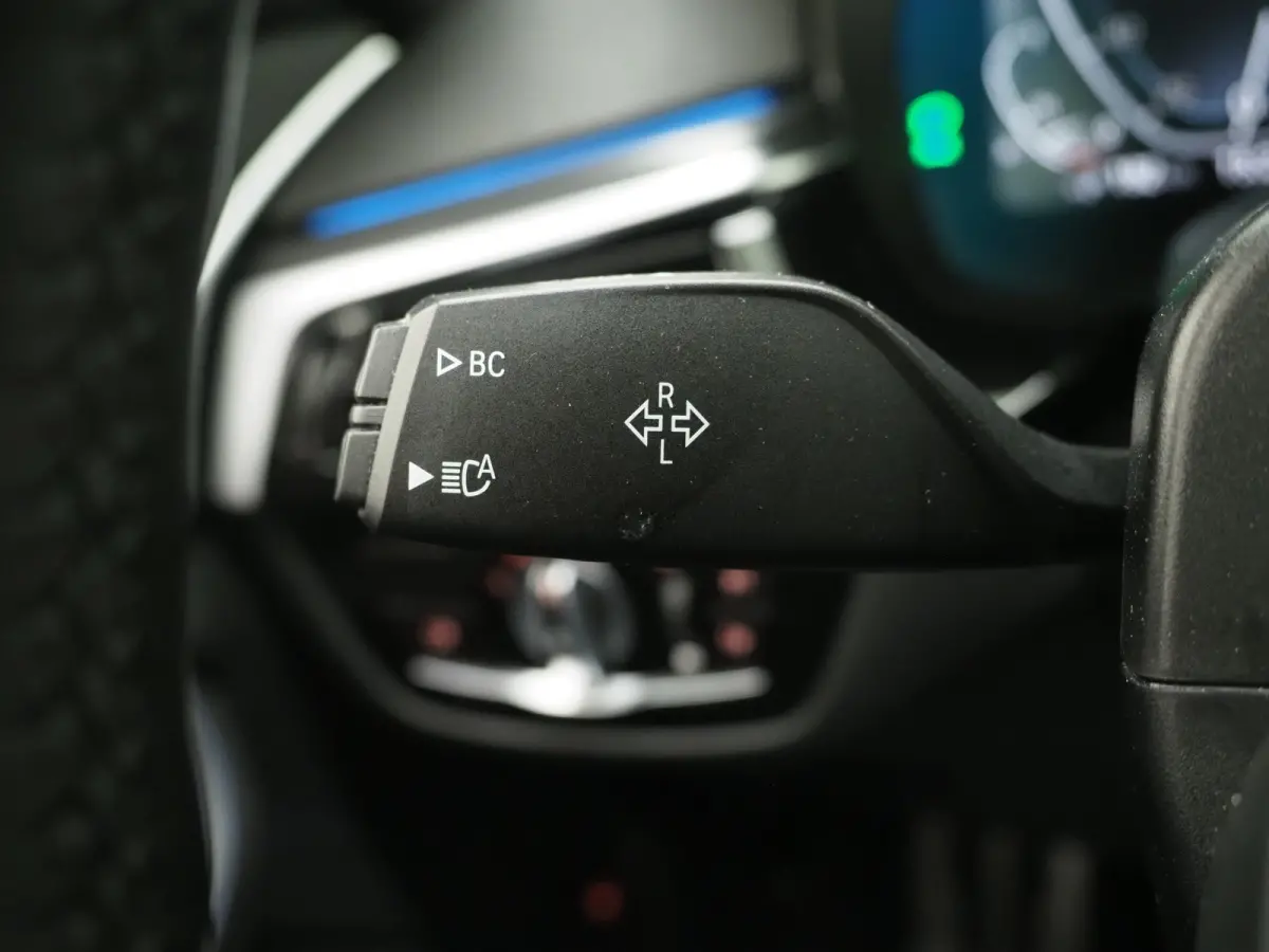 530e M Sport Shadow Line | Panoramadak | Trekhaak | Keyless | Sportstuur | Sfeerlicht | Camera | LED | Carplay