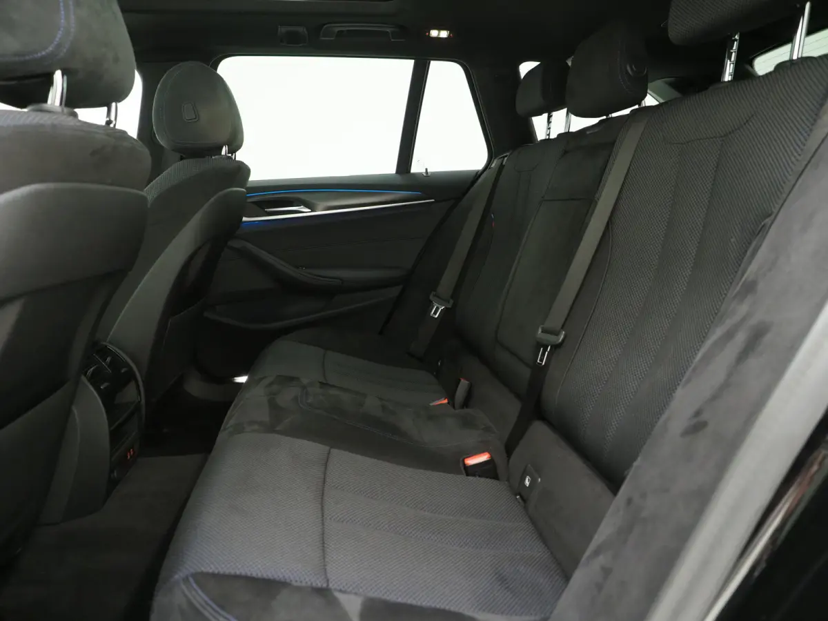 530e M Sport Shadow Line | Panoramadak | Trekhaak | Keyless | Sportstuur | Sfeerlicht | Camera | LED | Carplay