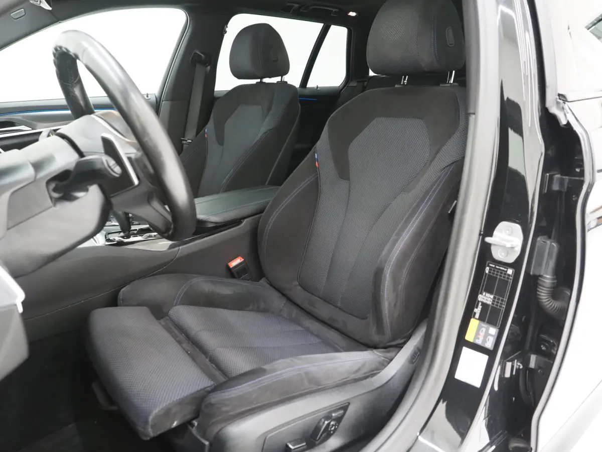 530e M Sport Shadow Line | Panoramadak | Trekhaak | Keyless | Sportstuur | Sfeerlicht | Camera | LED | Carplay