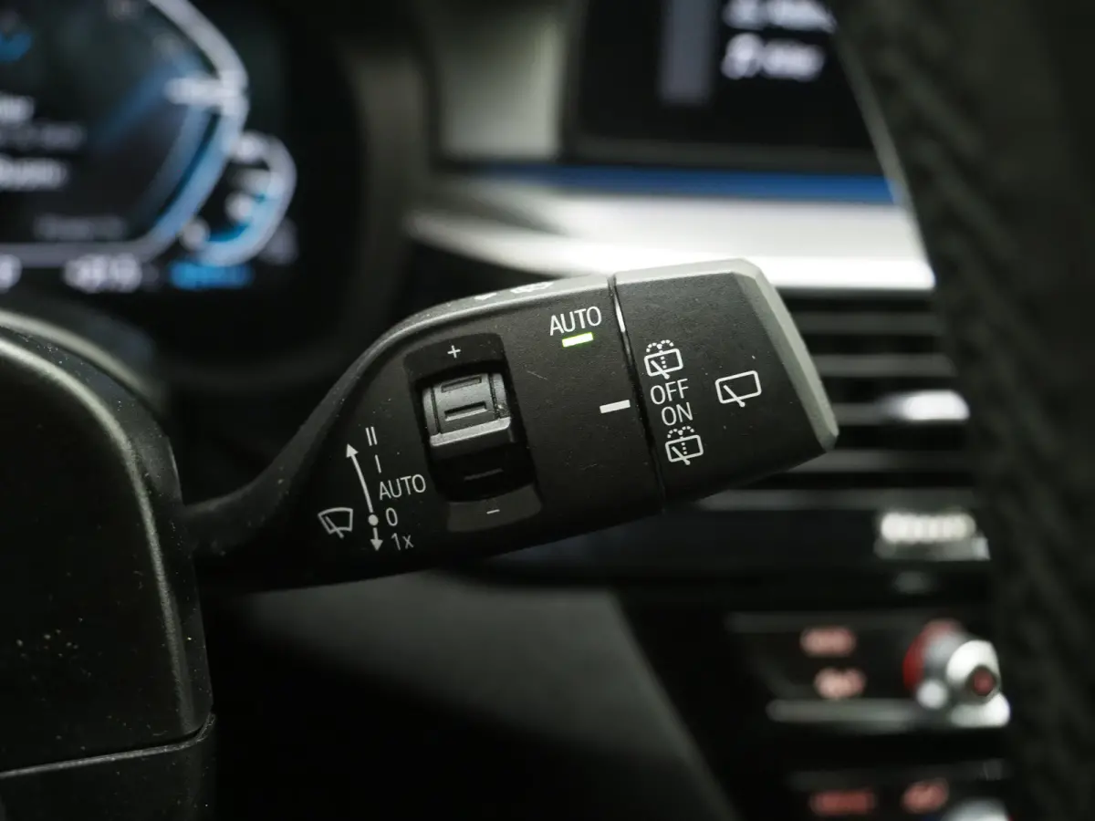 530e M Sport Shadow Line | Panoramadak | Trekhaak | Keyless | Sportstuur | Sfeerlicht | Camera | LED | Carplay