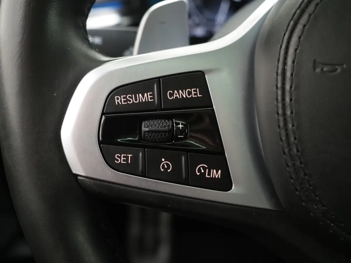 530e M Sport Shadow Line | Panoramadak | Trekhaak | Keyless | Sportstuur | Sfeerlicht | Camera | LED | Carplay