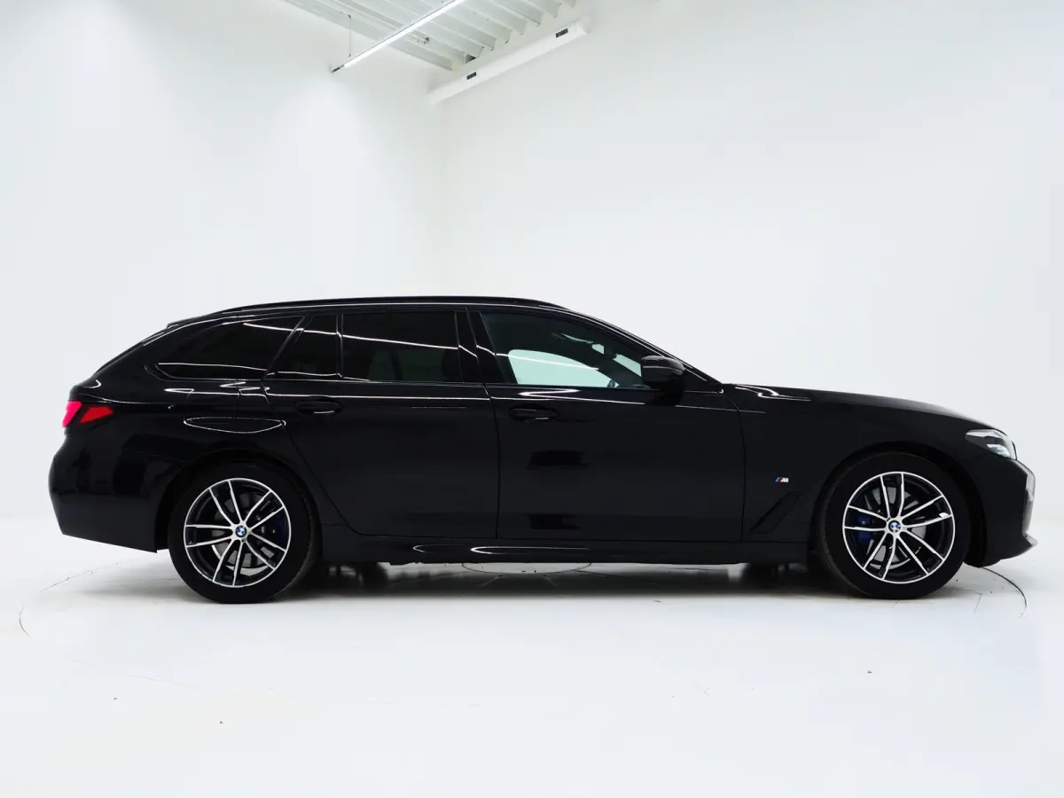 530e M Sport Shadow Line | Panoramadak | Trekhaak | Keyless | Sportstuur | Sfeerlicht | Camera | LED | Carplay