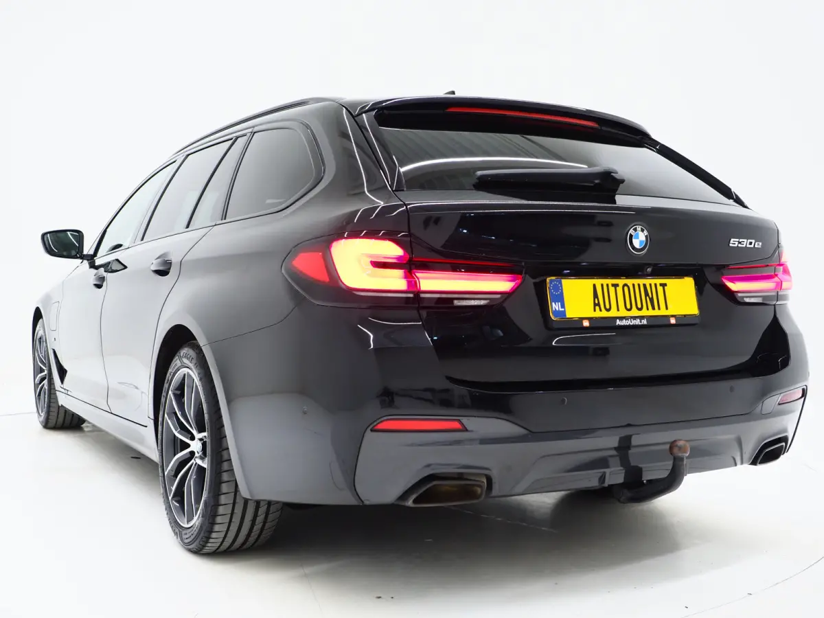 530e M Sport Shadow Line | Panoramadak | Trekhaak | Keyless | Sportstuur | Sfeerlicht | Camera | LED | Carplay
