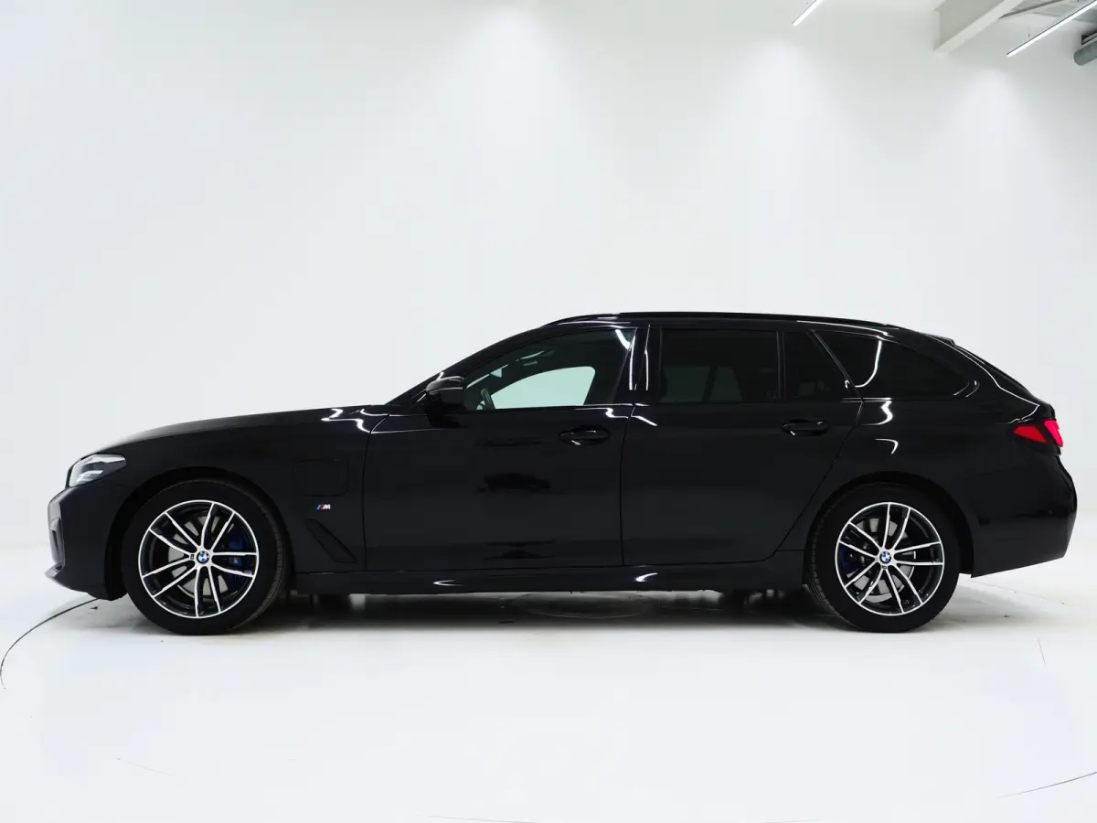 530e M Sport Shadow Line | Panoramadak | Trekhaak | Keyless | Sportstuur | Sfeerlicht | Camera | LED | Carplay
