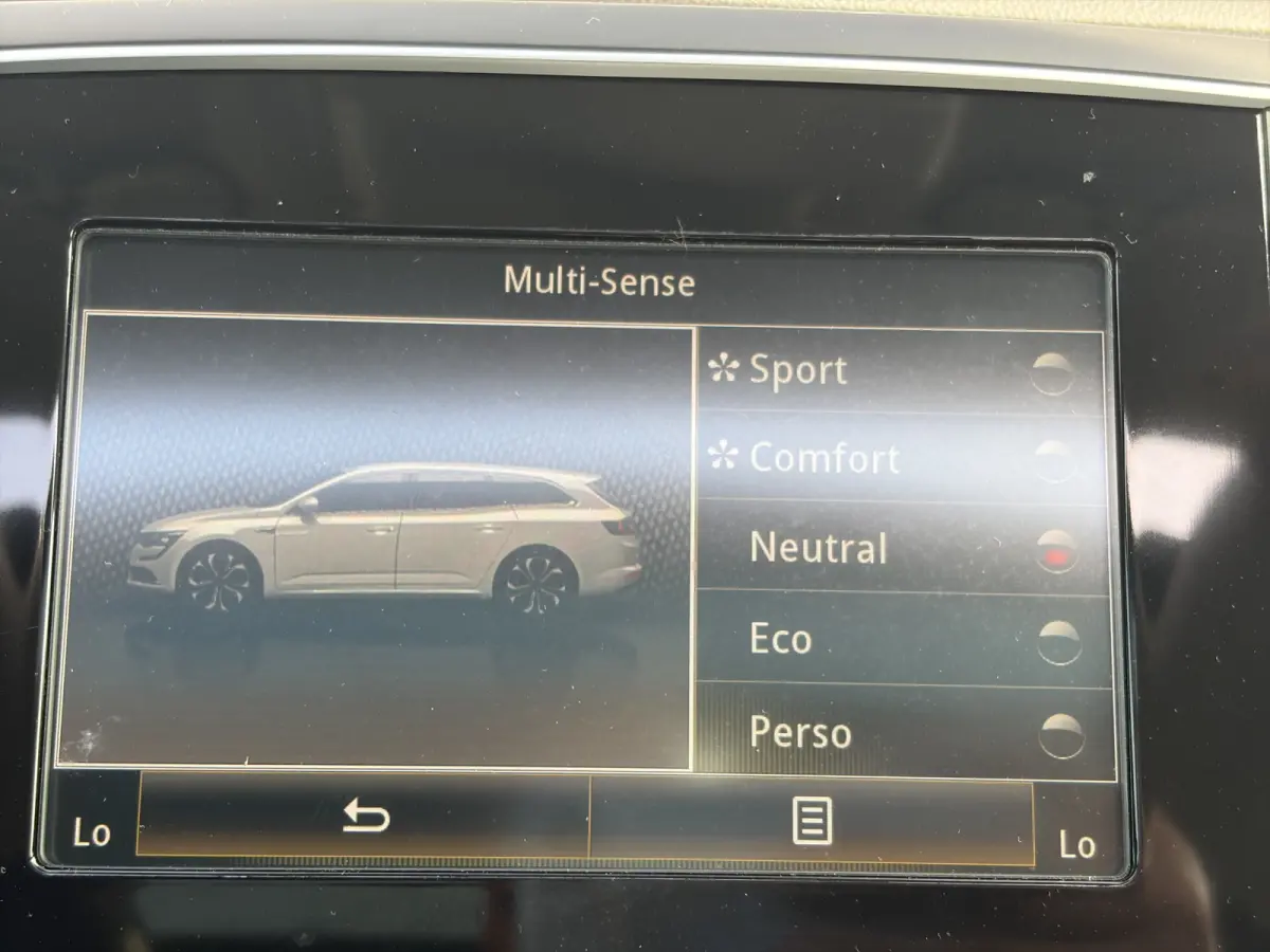 1.6 TCe Zen 150pk | Automaat | Bluetooth | Dab | Elektrisch glazen panorama-dak | Lichtmetalen velgen 17" | Navigatiesysteem full map | Parkeersensor voor en achter |