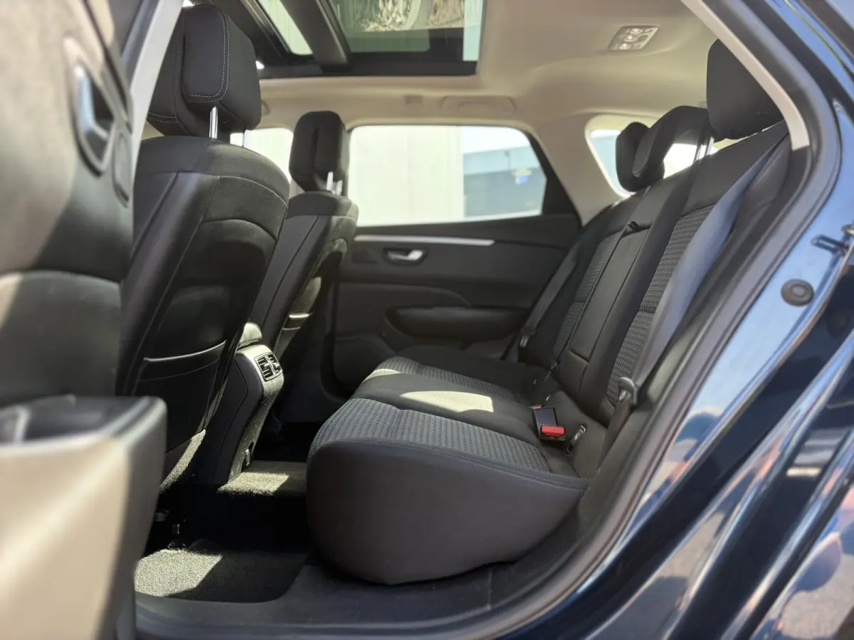 1.6 TCe Zen 150pk | Automaat | Bluetooth | Dab | Elektrisch glazen panorama-dak | Lichtmetalen velgen 17" | Navigatiesysteem full map | Parkeersensor voor en achter |