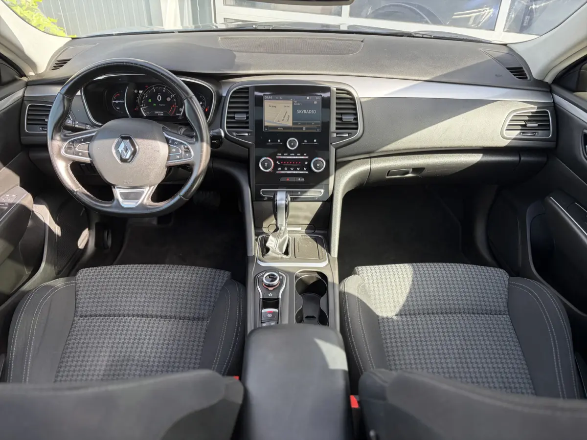 1.6 TCe Zen 150pk | Automaat | Bluetooth | Dab | Elektrisch glazen panorama-dak | Lichtmetalen velgen 17" | Navigatiesysteem full map | Parkeersensor voor en achter |