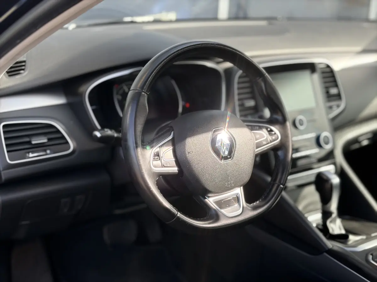 1.6 TCe Zen 150pk | Automaat | Bluetooth | Dab | Elektrisch glazen panorama-dak | Lichtmetalen velgen 17" | Navigatiesysteem full map | Parkeersensor voor en achter |