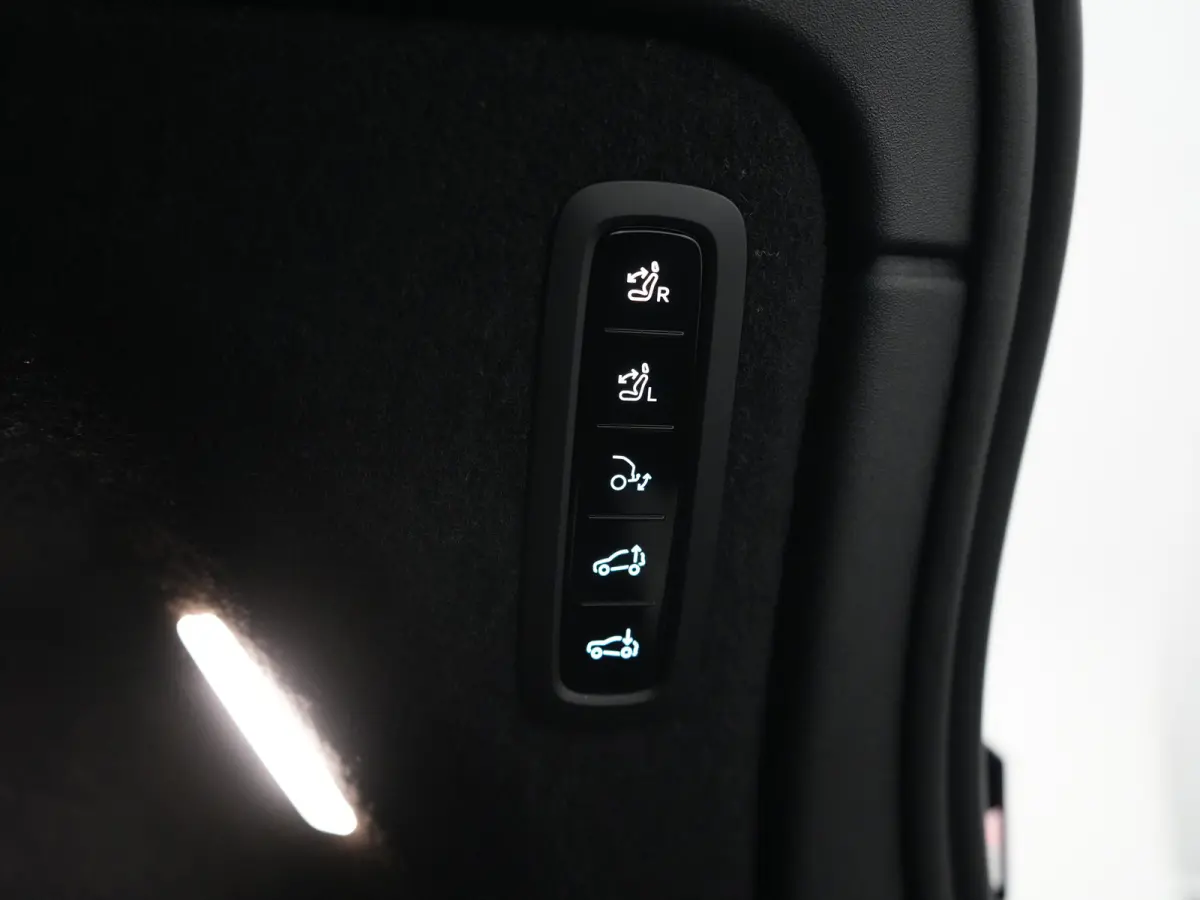 Twin Performance Ultra 7p. 800V 800v | Heico Selected Level | Luchtvering | Bowers & Wilkins | 360° Camera | Nappa Leder + Massage | Trekhaak | 22" | Pilot Assist