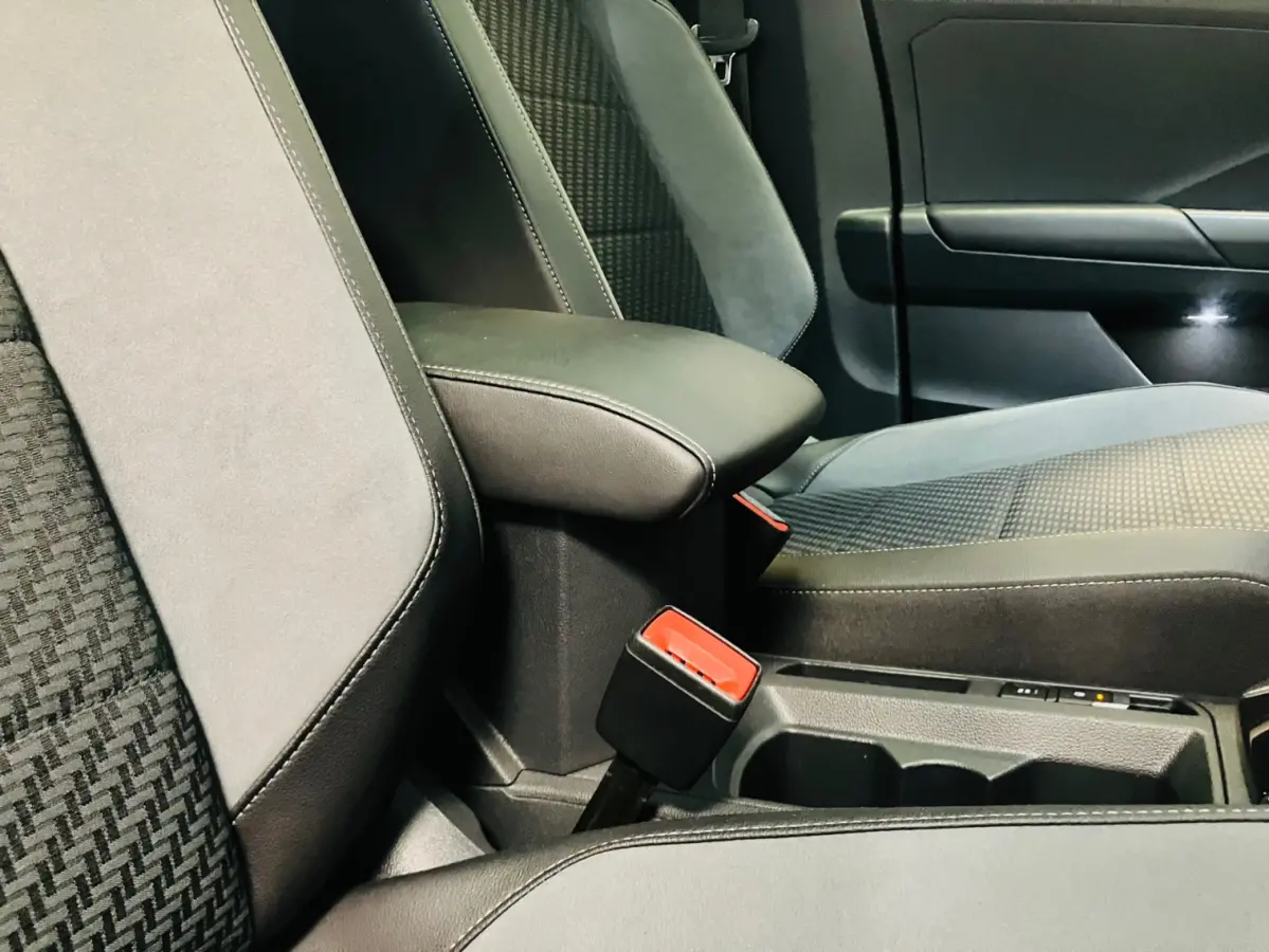 Sport Business R-Line 1.5TSi DSG | LED | Camera | Navigatie |