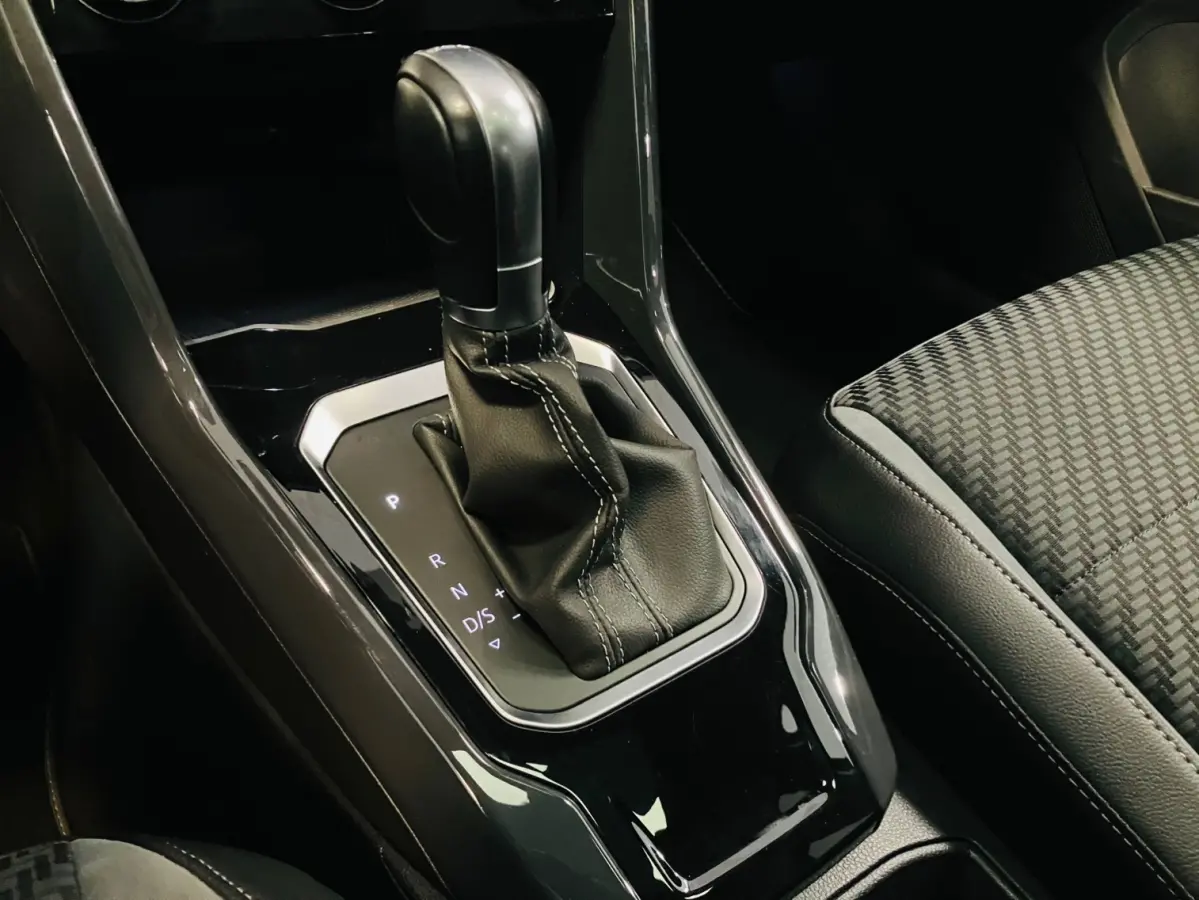 Sport Business R-Line 1.5TSi DSG | LED | Camera | Navigatie |