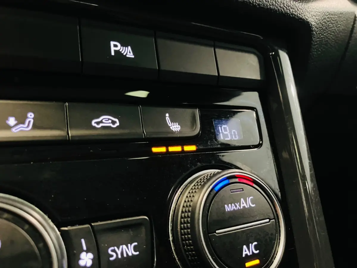 Sport Business R-Line 1.5TSi DSG | LED | Camera | Navigatie |