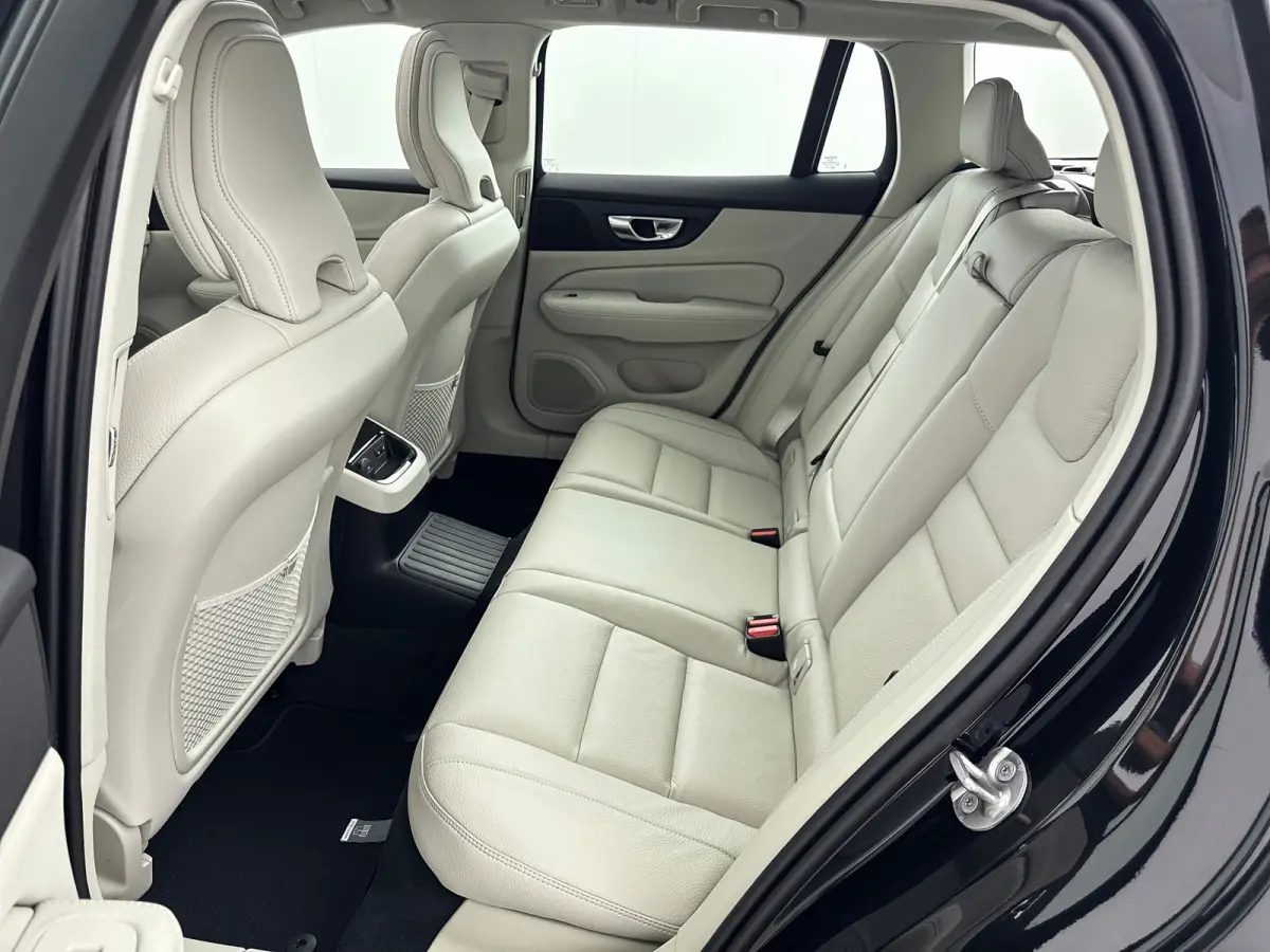 T6 Recharge Ultra Bright | 18" | Harman Kardon | Panoramadak | Head-Up | Full LED | 360 Camera | Elektr. verst. Stoelen | Stoel/Stuur/Achterbankverwarming | Adaptieve Cruise | BLIS