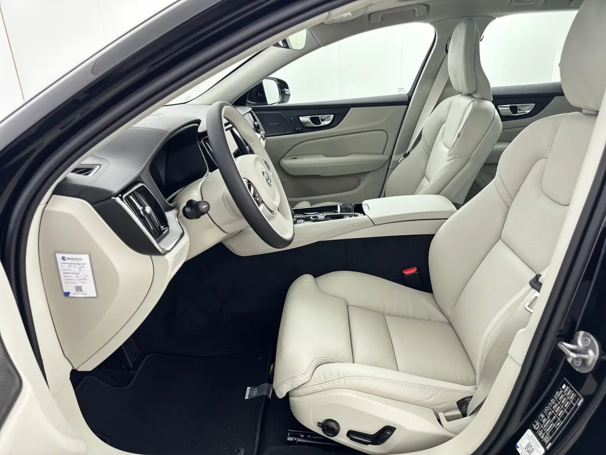 T6 Recharge Ultra Bright | 18" | Harman Kardon | Panoramadak | Head-Up | Full LED | 360 Camera | Elektr. verst. Stoelen | Stoel/Stuur/Achterbankverwarming | Adaptieve Cruise | BLIS