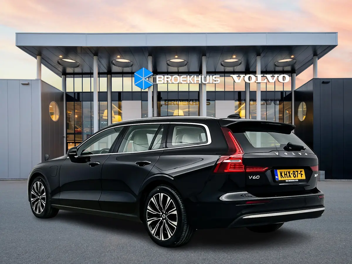 T6 Recharge Ultra Bright | 18" | Harman Kardon | Panoramadak | Head-Up | Full LED | 360 Camera | Elektr. verst. Stoelen | Stoel/Stuur/Achterbankverwarming | Adaptieve Cruise | BLIS