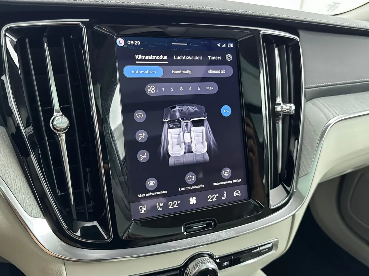 T6 Recharge Ultra Bright | 18" | Harman Kardon | Panoramadak | Head-Up | Full LED | 360 Camera | Elektr. verst. Stoelen | Stoel/Stuur/Achterbankverwarming | Adaptieve Cruise | BLIS