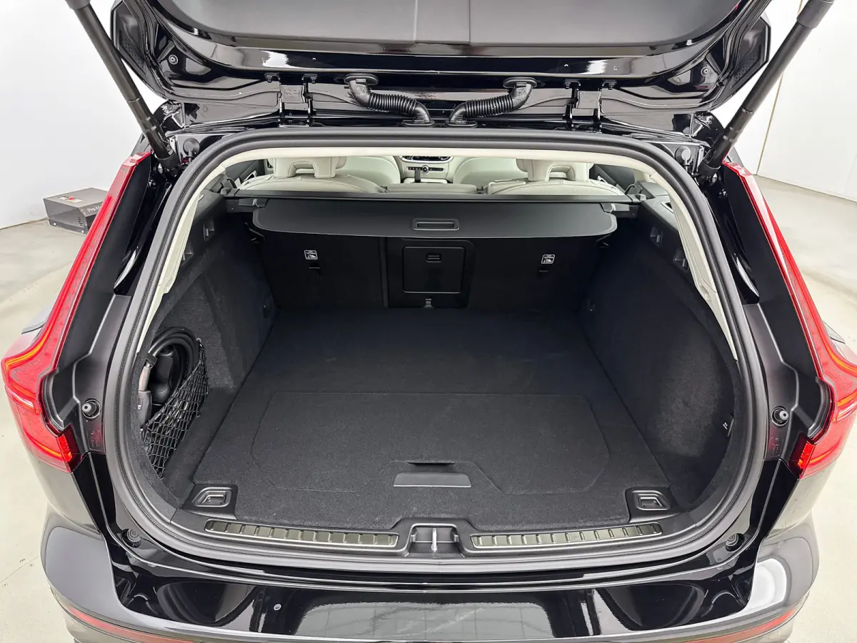 T6 Recharge Ultra Bright | 18" | Harman Kardon | Panoramadak | Head-Up | Full LED | 360 Camera | Elektr. verst. Stoelen | Stoel/Stuur/Achterbankverwarming | Adaptieve Cruise | BLIS