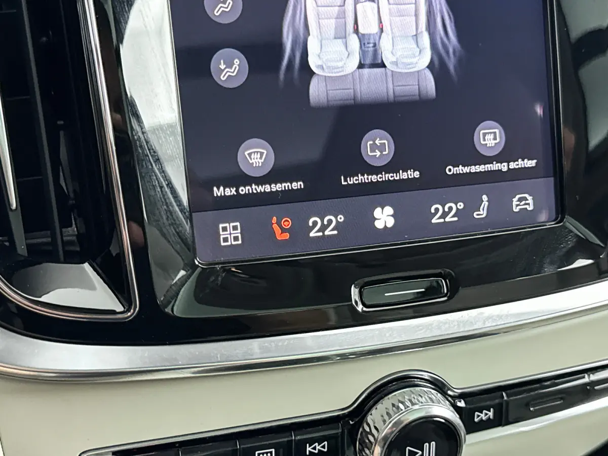 T6 Recharge Ultra Bright | 18" | Harman Kardon | Panoramadak | Head-Up | Full LED | 360 Camera | Elektr. verst. Stoelen | Stoel/Stuur/Achterbankverwarming | Adaptieve Cruise | BLIS