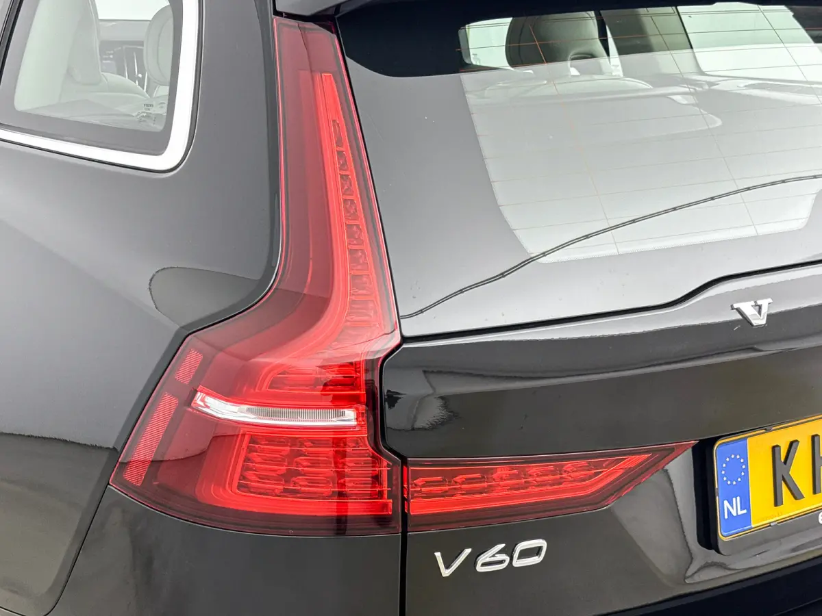 T6 Recharge Ultra Bright | 18" | Harman Kardon | Panoramadak | Head-Up | Full LED | 360 Camera | Elektr. verst. Stoelen | Stoel/Stuur/Achterbankverwarming | Adaptieve Cruise | BLIS