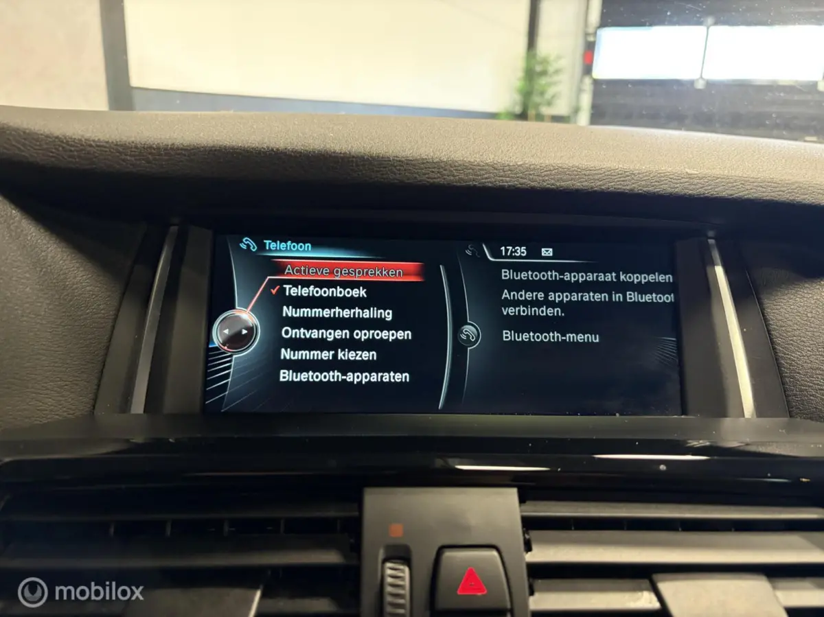 xDrive20i High Executive M SPORT CARBONSCHWARZ / LEDER / NAVI / PDC / STOELVERW. / NAP /