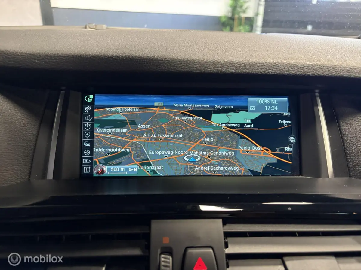 xDrive20i High Executive M SPORT CARBONSCHWARZ / LEDER / NAVI / PDC / STOELVERW. / NAP /