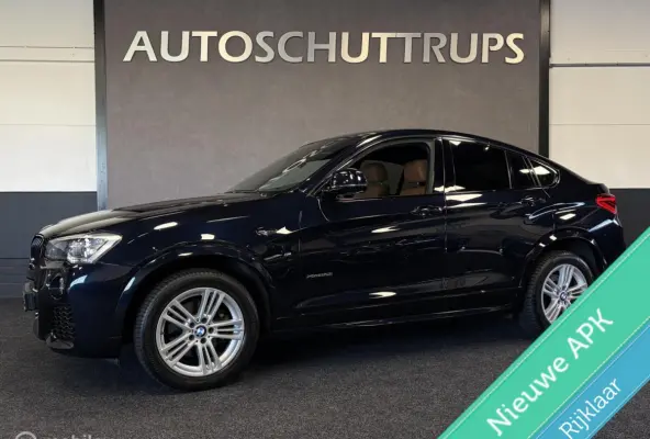 xDrive20i High Executive M SPORT CARBONSCHWARZ / LEDER / NAVI / PDC / STOELVERW. / NAP /