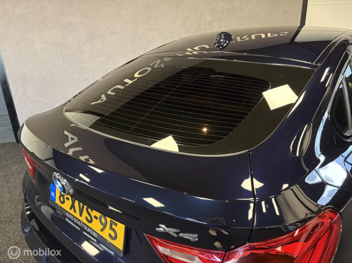 xDrive20i High Executive M SPORT CARBONSCHWARZ / LEDER / NAVI / PDC / STOELVERW. / NAP /