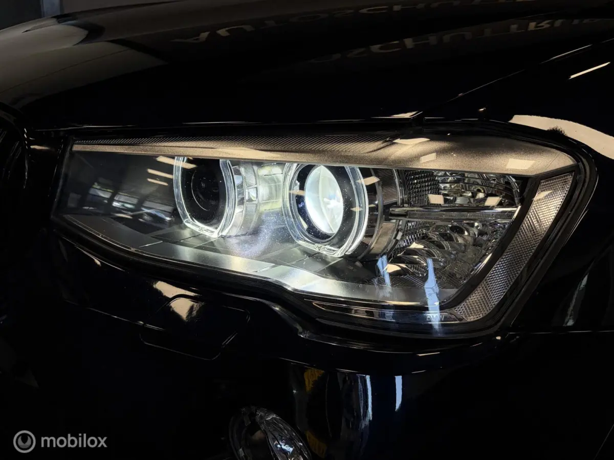 xDrive20i High Executive M SPORT CARBONSCHWARZ / LEDER / NAVI / PDC / STOELVERW. / NAP /