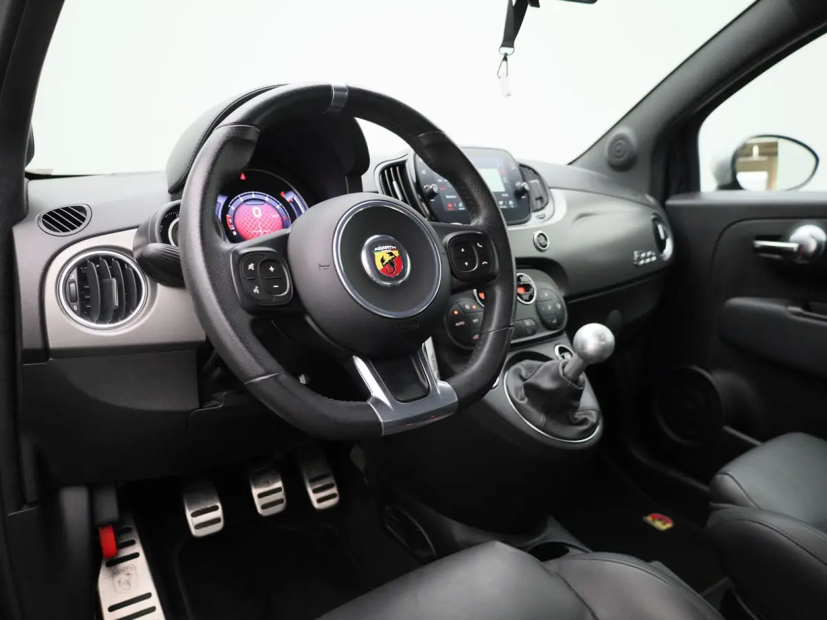 1.4 T-Jet Abarth Turismo 595 | 165PK | LEER | 17'' Lichtmetalen Velgen | Apple Carplay / Android Auto | Navigatie | Virtual Cockpit | Climate Control |