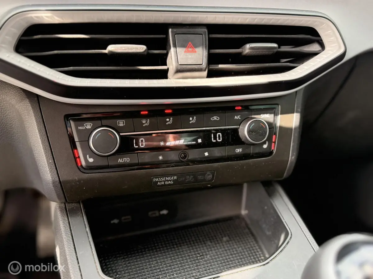 1.0 EcoTSI Style Business Connect | Virtual Cockpit | Stoelverwarming | 1e Eigenaar | NAP | All Season banden