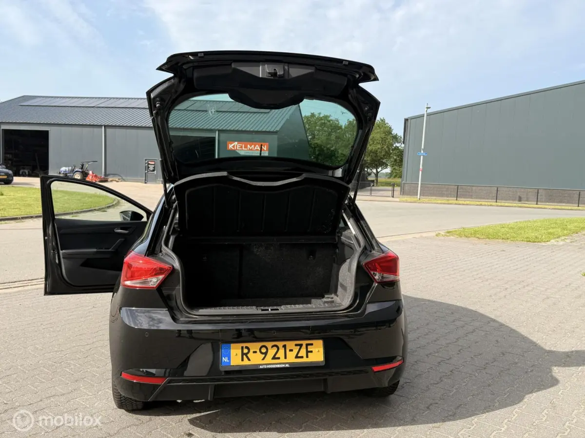 1.0 EcoTSI Style Business Connect | Virtual Cockpit | Stoelverwarming | 1e Eigenaar | NAP | All Season banden