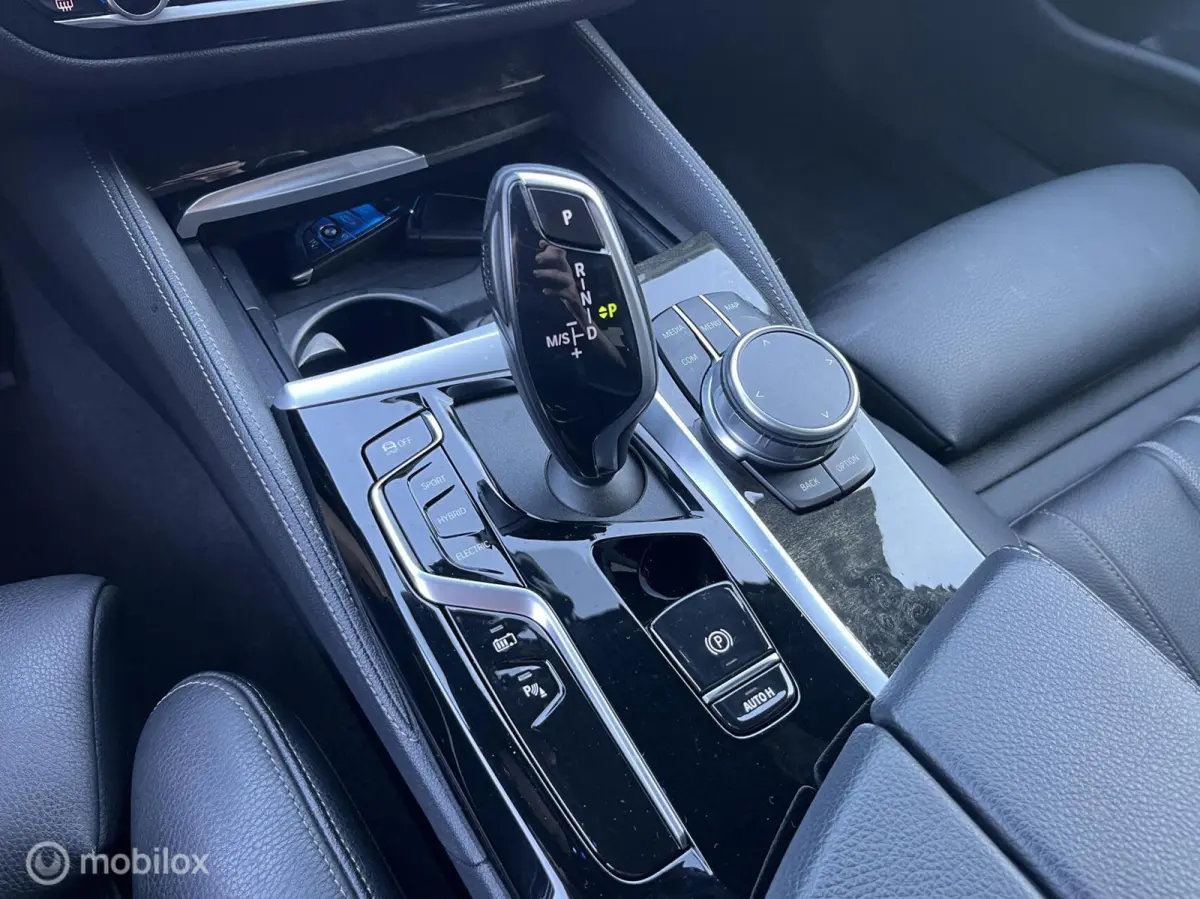520e M-PAKKET*ACC*MASAGE*CAMERA*CARPLAY*90%SOH*