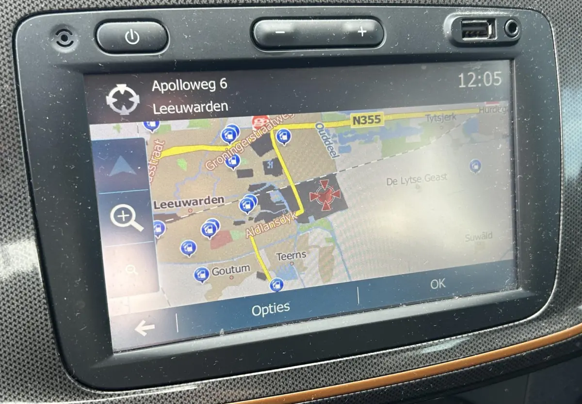 0.9 TCe SL 90PK | 1e Eigenaar! | Volledige Onderhoudshistorie | Nette Staat | NL AUTO | Trekhaak | Parkeersensoren | Airco | Cruise Control | 2 Sleutels |