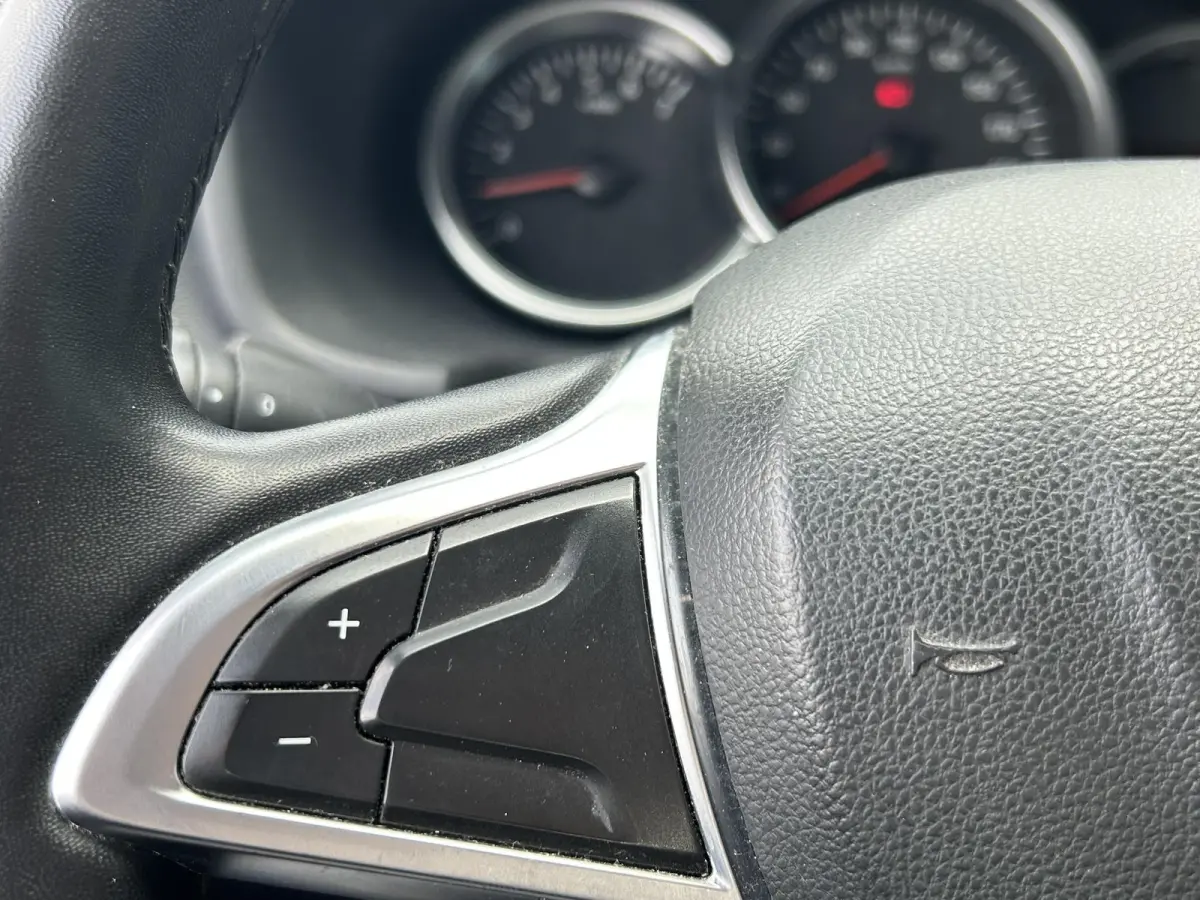 0.9 TCe SL 90PK | 1e Eigenaar! | Volledige Onderhoudshistorie | Nette Staat | NL AUTO | Trekhaak | Parkeersensoren | Airco | Cruise Control | 2 Sleutels |