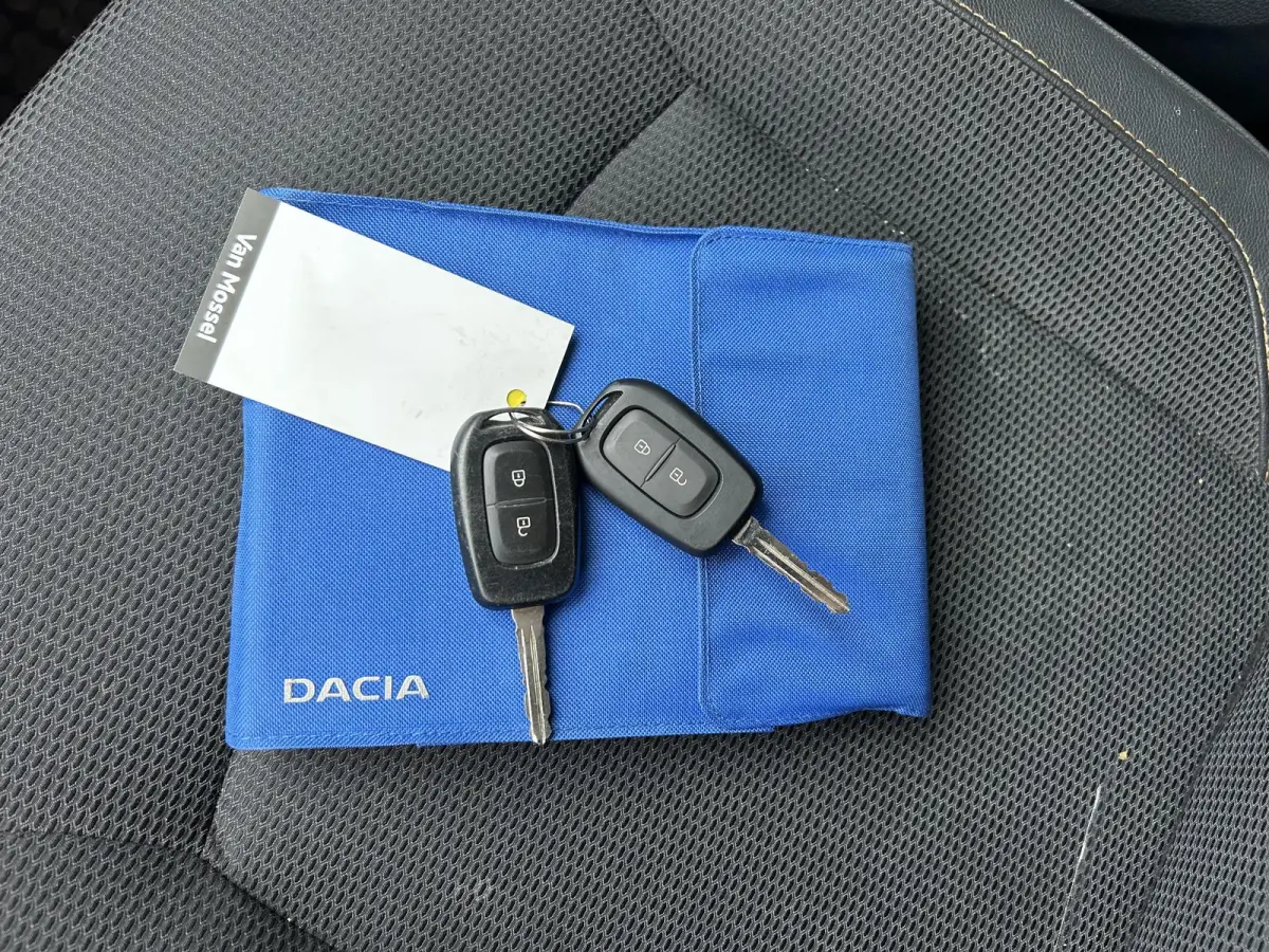 0.9 TCe SL 90PK | 1e Eigenaar! | Volledige Onderhoudshistorie | Nette Staat | NL AUTO | Trekhaak | Parkeersensoren | Airco | Cruise Control | 2 Sleutels |