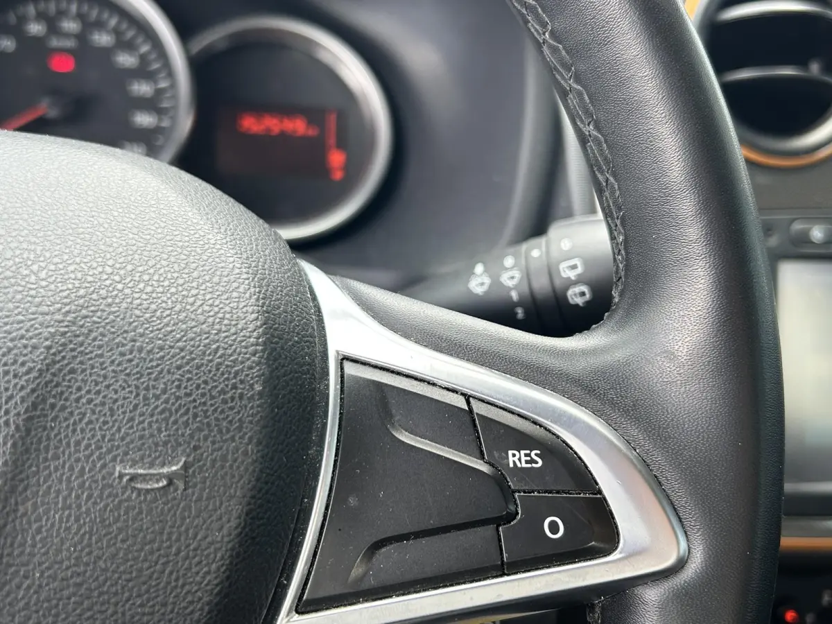 0.9 TCe SL 90PK | 1e Eigenaar! | Volledige Onderhoudshistorie | Nette Staat | NL AUTO | Trekhaak | Parkeersensoren | Airco | Cruise Control | 2 Sleutels |