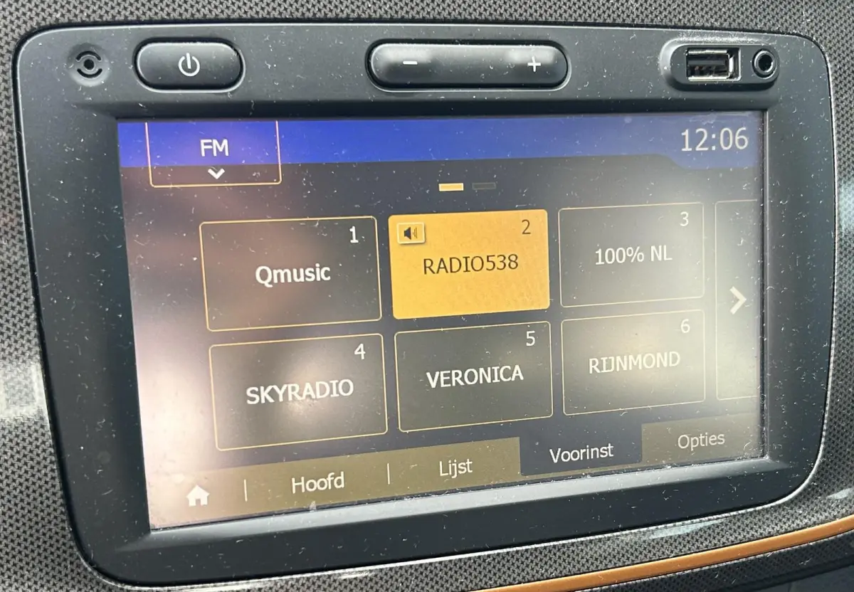 0.9 TCe SL 90PK | 1e Eigenaar! | Volledige Onderhoudshistorie | Nette Staat | NL AUTO | Trekhaak | Parkeersensoren | Airco | Cruise Control | 2 Sleutels |