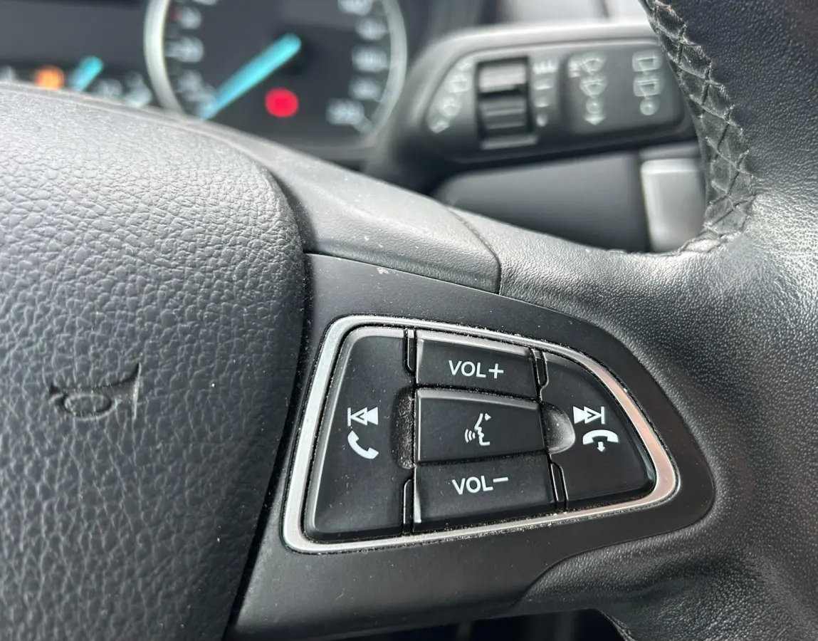 1.0 EcoBoost Titanium 125PK | Dealeronderhouden | Nieuwe APK | Trekhaak | Parkeersensoren | Stoelverwarming | Stuurverwarming | Voorruitverwarming | Climate Control | Cruise Control | Naviga