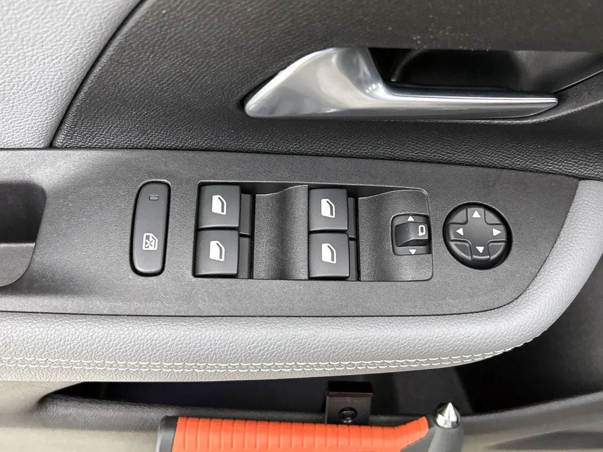 1.2 130pk Elegance Automaat | Navigatie | Climate Control | Cruise Control | Camera | 17"LMV | LED | Keyless Entry/Start |
