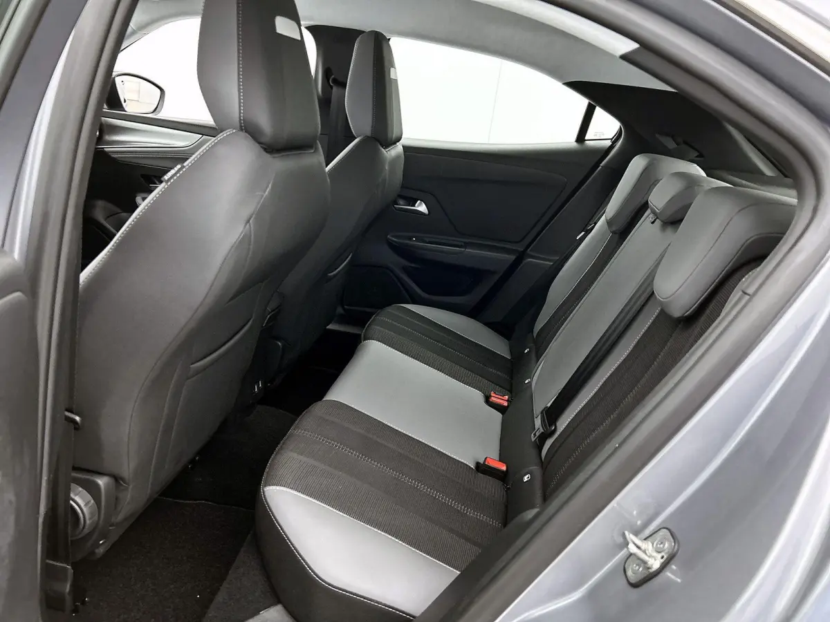 1.2 130pk Elegance Automaat | Navigatie | Climate Control | Cruise Control | Camera | 17"LMV | LED | Keyless Entry/Start |